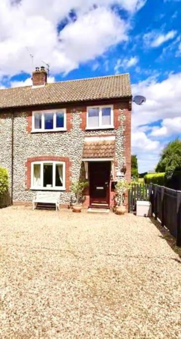 Charming North Norfolk Flint