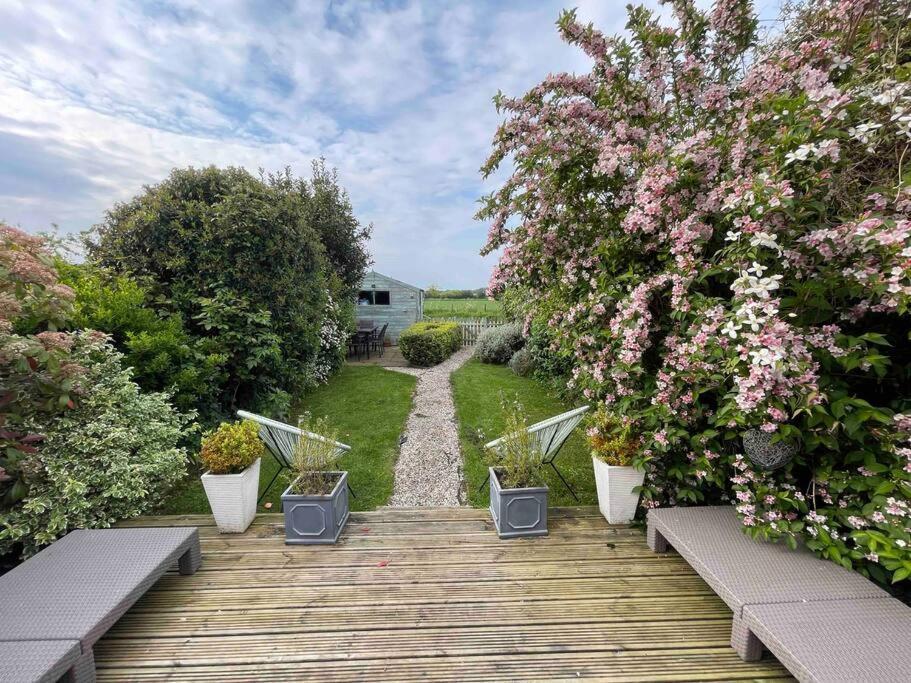 Charming North Norfolk Flint Holiday home Baconsthorpe